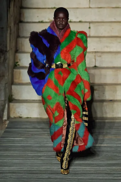 Look 90